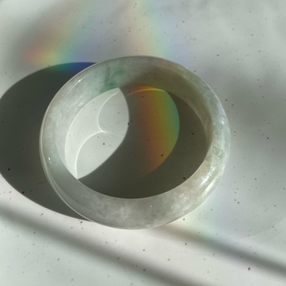 JADE l Authentic Burmese Jade Bangle snow white jade specs of apple green 52mm - Picture 14 of 15
